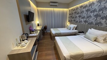 Deluxe Santhi Utara | Tirai kedap cahaya, setrika/meja setrika, Wi-Fi gratis, dan seprai linen