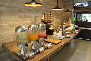 Aperto a colazione, pranzo e cena, cucina indonesiana 