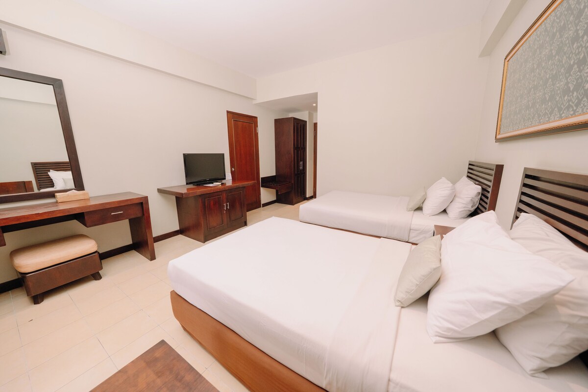 Cortinas blackout, tabla de planchar con plancha y wifi gratis 
