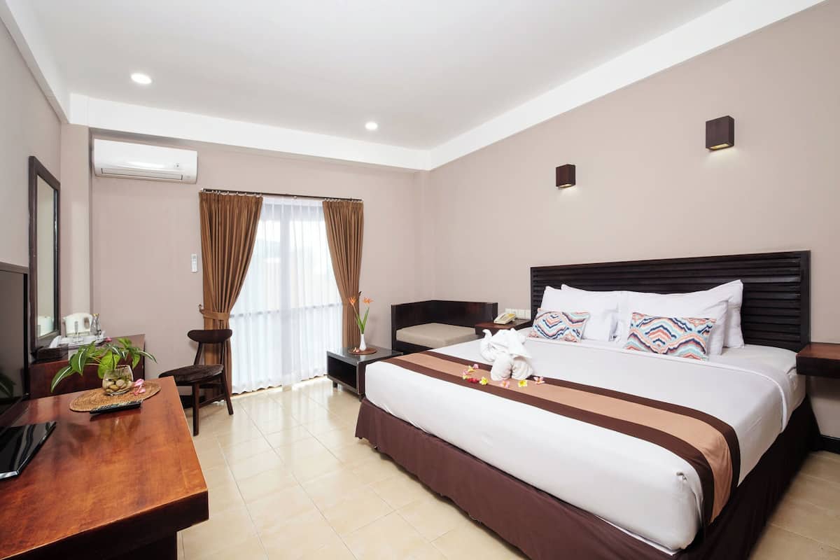 Super Deluxe Room | Escritorio, espacio para trabajar con laptop y cortinas blackout