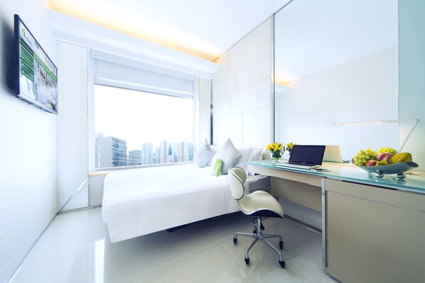 Pillow-top beds, minibar, in-room safe, desk - iclub Fortress Hill Hotel (Hong Kong)
