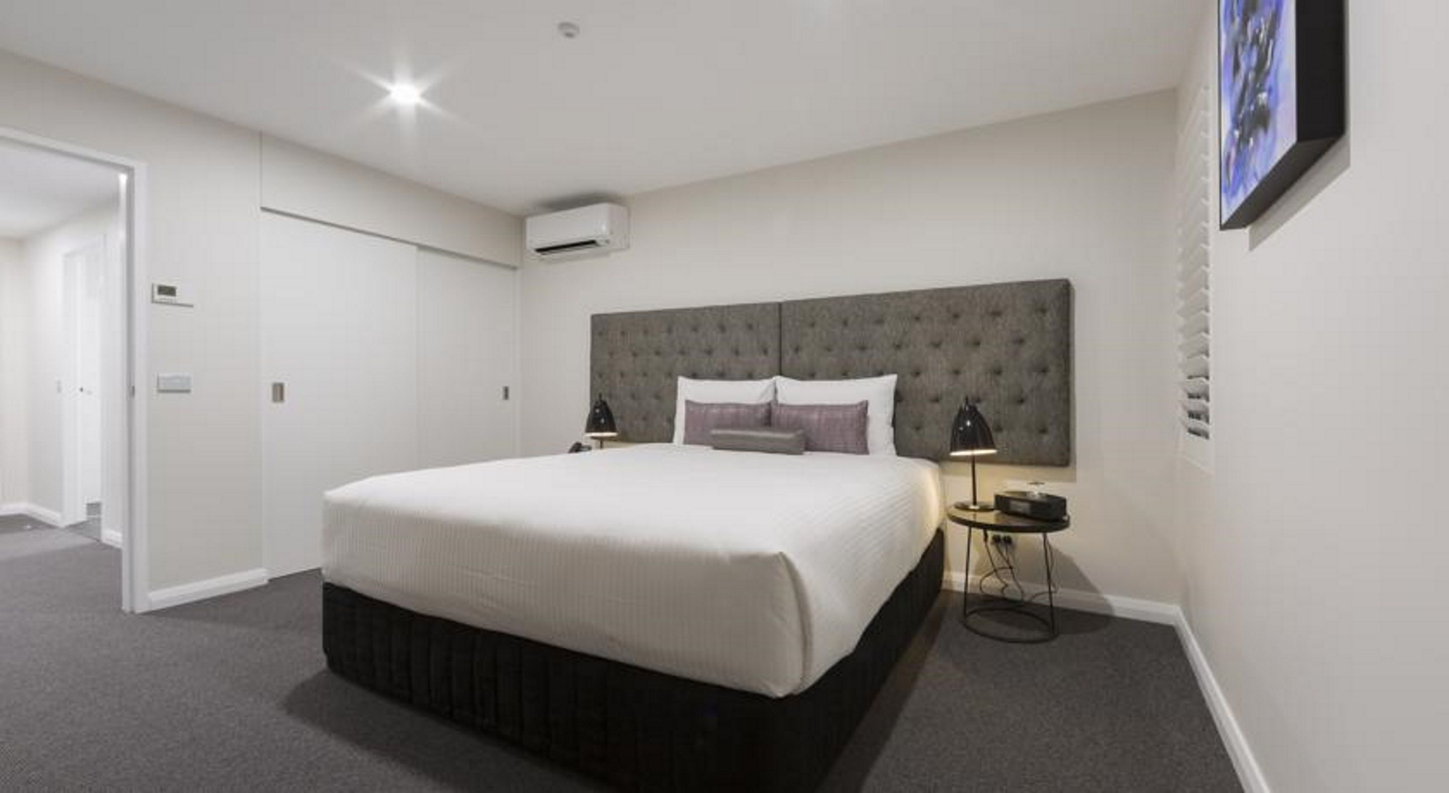 Luxe beddengoed, een kluis op de kamer, individueel gedecoreerd