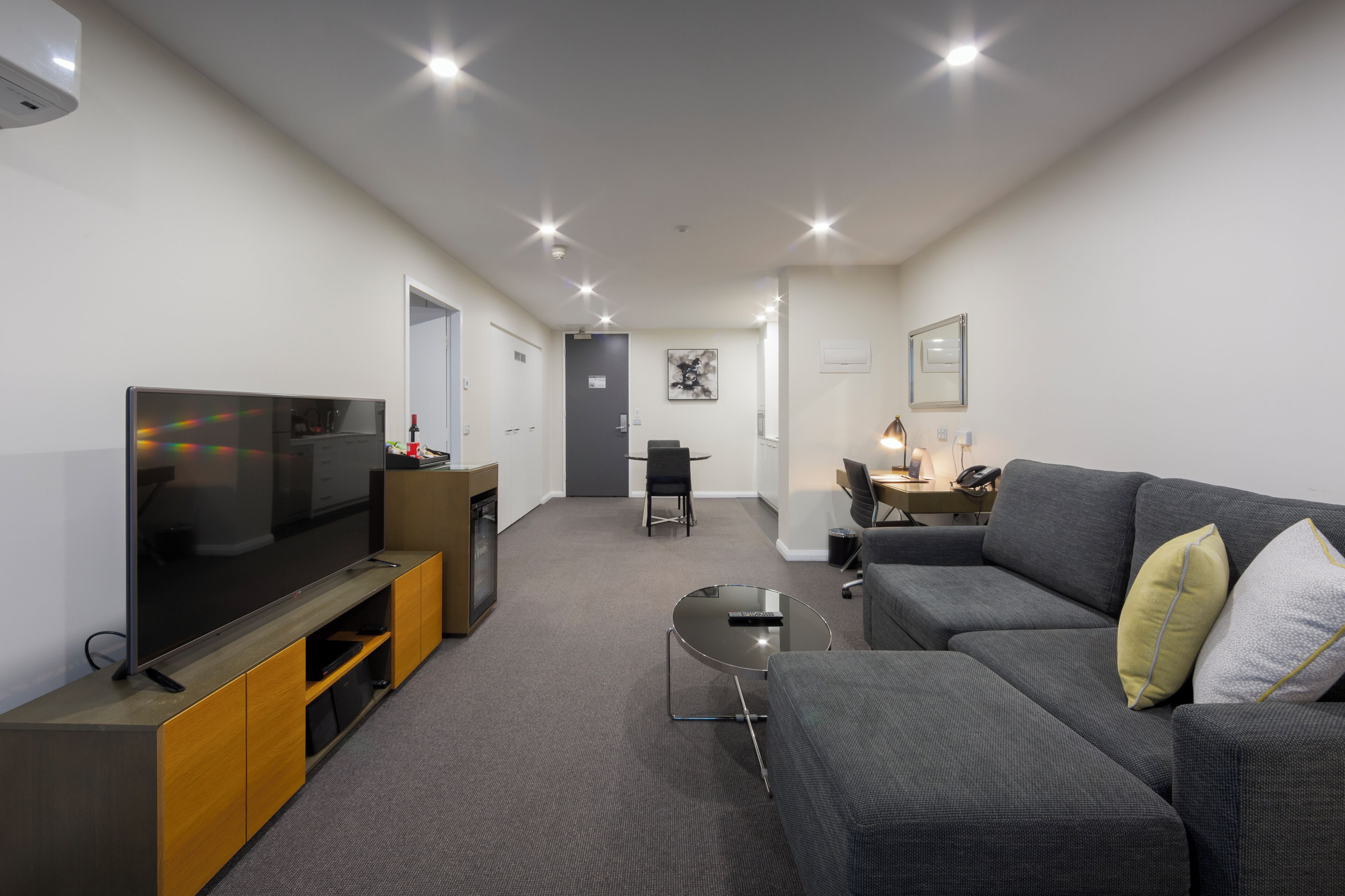 Photo - Avenue Hotel Canberra
