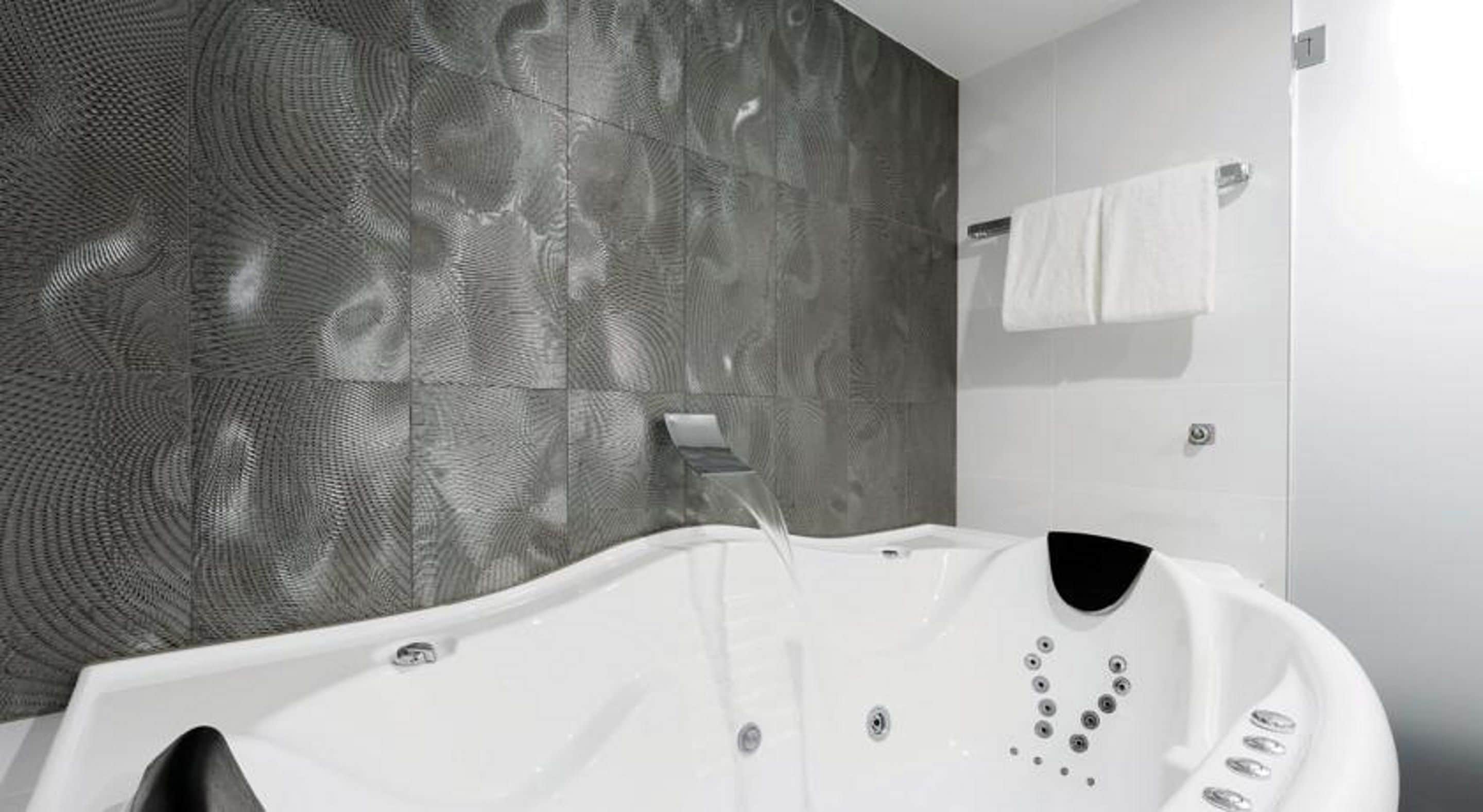 spa suite | jetted bathtub