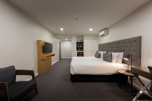 Premium bedding, in-room safe, individually decorated
