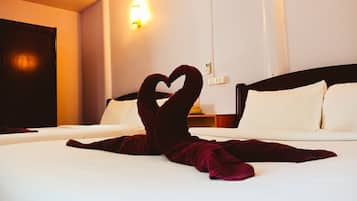 Standard Quadruple Room | Desk, soundproofing, rollaway beds, free WiFi