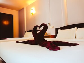 Standard Quadruple Room | โต๊ะทำงาน, ห้องเก็บเสียง, เตียงเสริม/เปล, Wi-Fi ฟรี