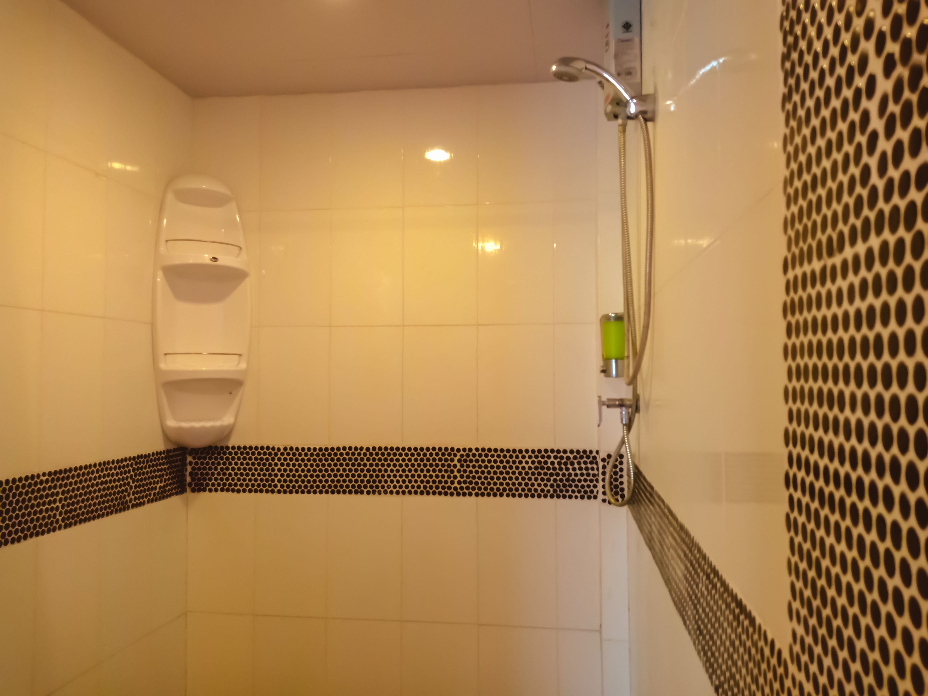 desk, soundproofing, rollaway beds, free wifi