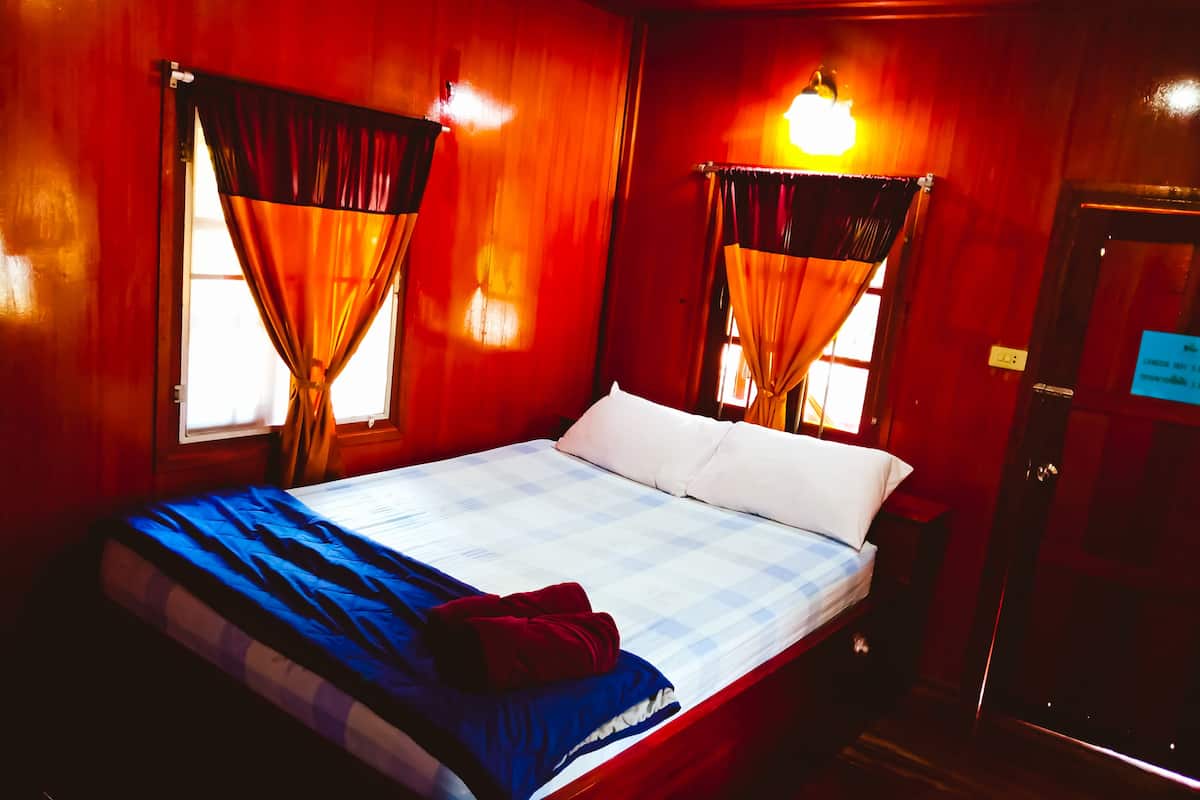 Wooden Fan Double Room | Desk, soundproofing, rollaway beds (surcharge), WiFi (free)