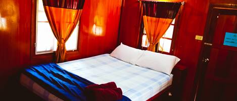 Wooden Fan Double Room | Escrivaninha, quartos à prova de som, camas extras/dobráveis (sobretaxa)