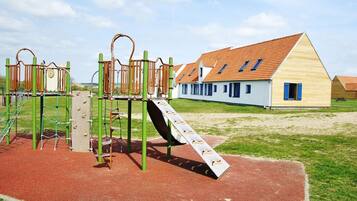 Children’s play area – outdoor