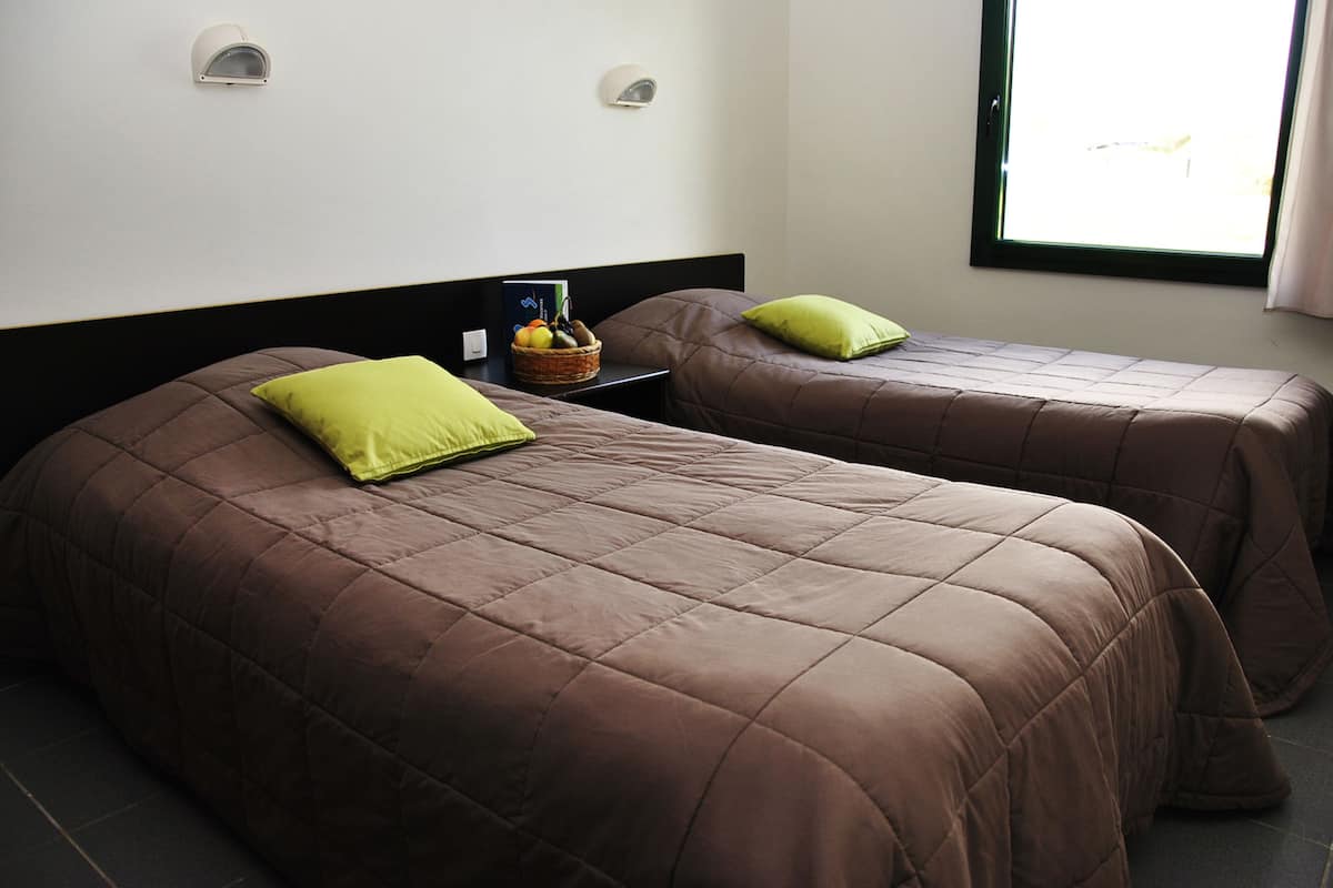 Desk, cots/infant beds, bed sheets, wheelchair access