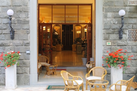 Ingresso della struttura. Hotel Croce di Savoia