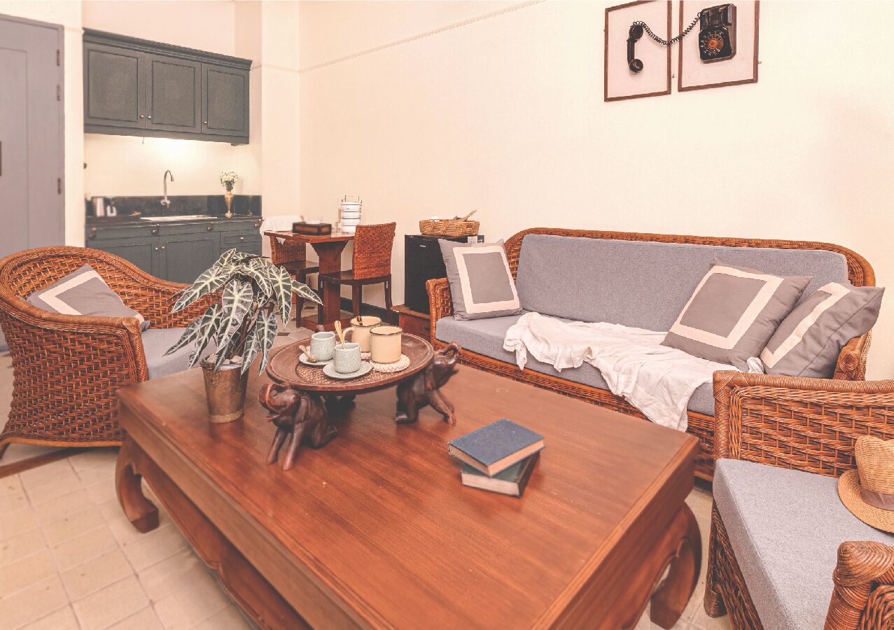 suite | living area | 32-inch tv with cable channels