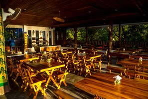 Breakfast, lunch, dinner and brunch served - Zama Resort (Ko Pha-ngan)