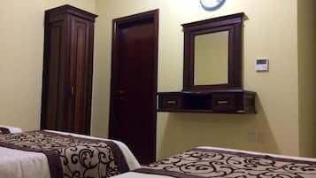 Caja de seguridad en la habitación y cortinas blackout