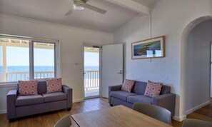 Cabin Tiêu chuẩn, 3 phòng ngủ | Khu phòng khách | TV 