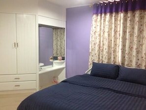 5 Bedrooms House