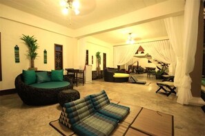 Lobby sitting area - Devara Pool Villa (Pattaya)