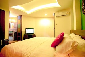 8 bedrooms, minibar, in-room safe, blackout curtains - Devara Pool Villa (Pattaya)