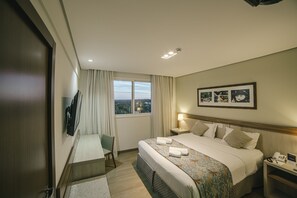 Premium Triple Room | Minibar, in-room safe, laptop workspace, blackout curtains - Interludium Iguassu Convention Hotel (Foz do Iguaçu)