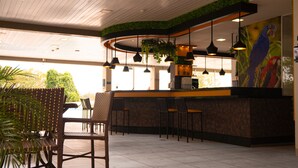 Bar ved bassenget