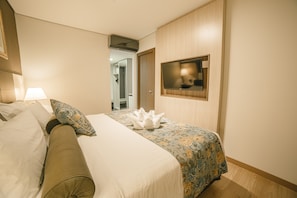 Minibar, in-room safe, laptop workspace, blackout curtains