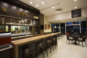 Bar (on property) - Interludium Iguassu Convention Hotel (Foz do Iguaçu)