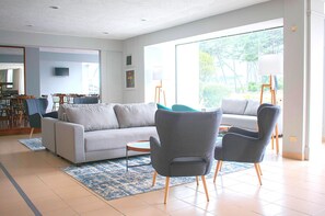 32-Zoll-Smart-TV mit Digitalempfang, Fernseher, Netflix