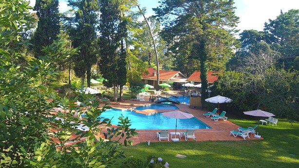 Seasonal outdoor pool, open 9:30 AM to 8:00 PM, pool umbrellas - Los Pinos Punta Del Este (Punta del Este)