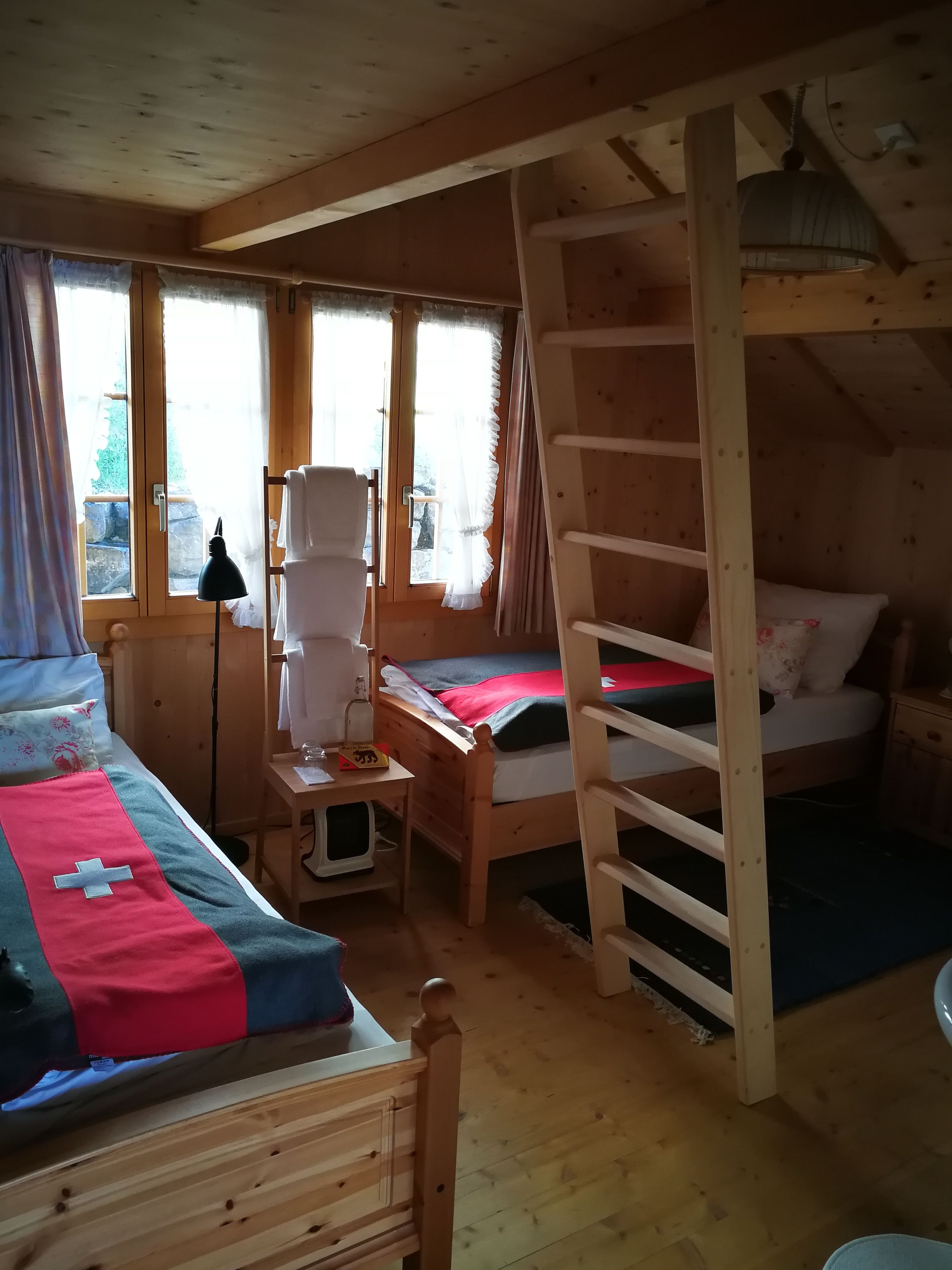 Habitación triple, baño privado, vista al jardín