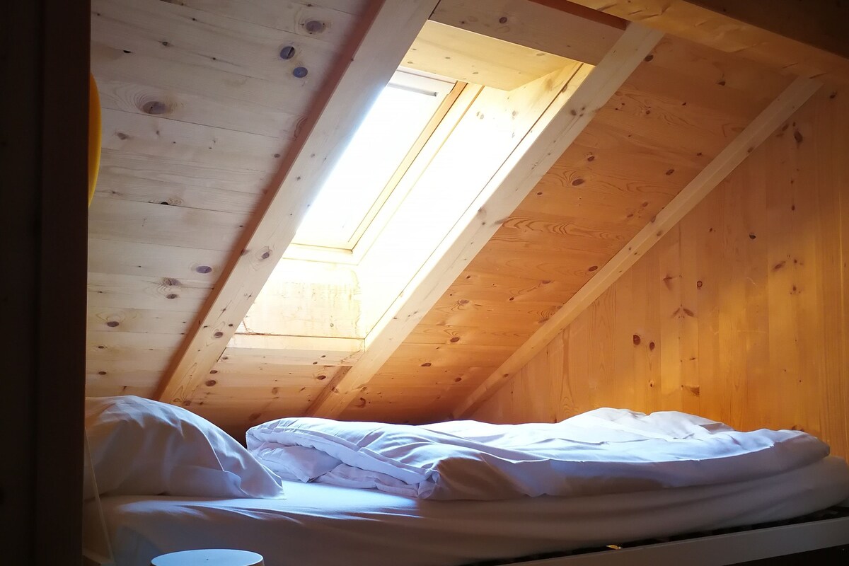 Dreibettzimmer, Gemeinschaftsbad, Gartenblick