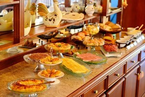 Breakfast served  - Pousada do Bosque (Canela)