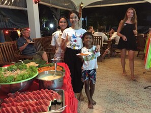 Breakfast, lunch, dinner served; Thai cuisine, beach views  - Sun Sea Resort (Ko Pha-ngan)