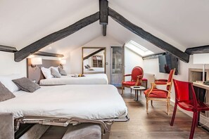 Family Room | Soundproofing, iron/ironing board, cribs/infant beds, bed sheets - Courcelles Médéric (Paris)