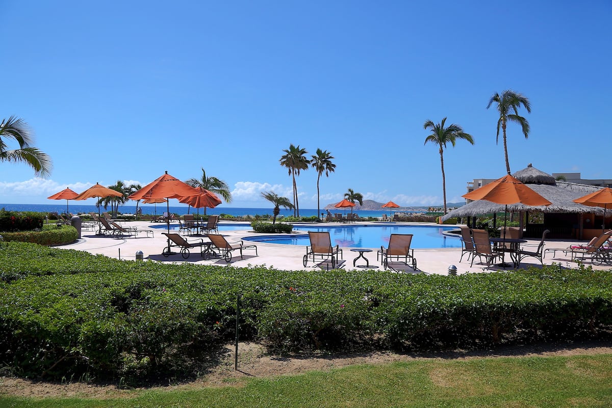 Basic Room | Outdoor pool