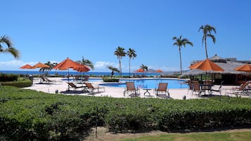 Basic Room | Outdoor pool | 3 outdoor pools