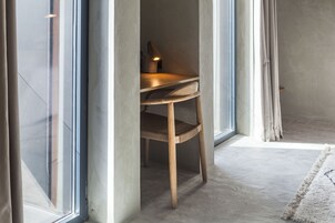 Design Studio Suite | Premium bedding, minibar, in-room safe, individually decorated