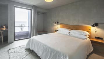 Design-Doppelzimmer, Meerblick | Hochwertige Bettwaren, Minibar, Zimmersafe, individuell dekoriert