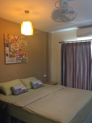 In-room safe, desk, rollaway beds, free WiFi - Chitra Villa (Pattaya)