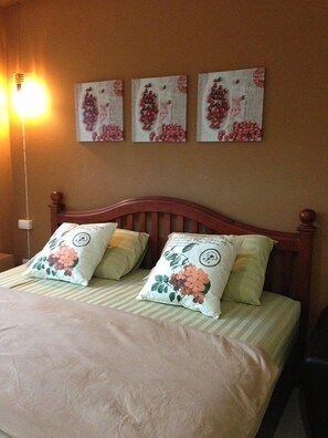 Standard Room | In-room safe, desk, rollaway beds, free WiFi - Chitra Villa (Pattaya)