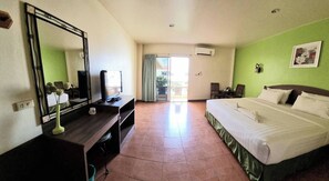 Standard Pool View Room - Opey De Place (Pattaya)