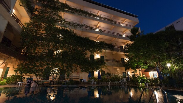 A multi-story building with a rooftop garden and a swimming pool. - Opey De Place (Pattaya)