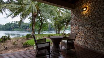 Habitación estándar | Ropa de cama de alta calidad y artículos del minibar gratis