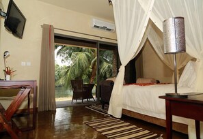 Suite | Sengetøy av topp kvalitet, minibar (inkludert) og safe på rommet