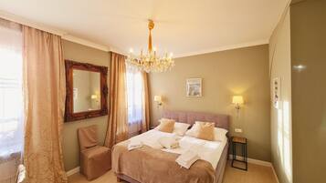 Superior Double Room | Minibar, individually decorated, individually furnished, desk