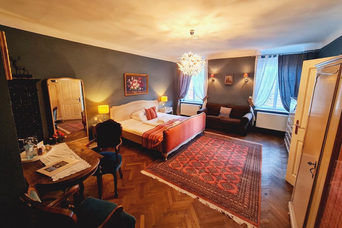 Superior Double Room | Minibar, individually decorated, individually furnished, desk