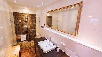 Superior Double Room | Bathroom | Shower, hair dryer, towels, soap