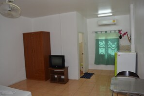 Standardrum | Värdeförvaringsskåp på rummet, mörkläggningsgardiner och fast internet