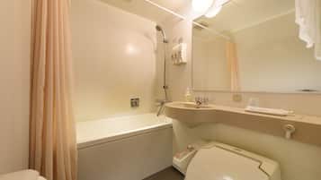 Combined shower/bathtub, free toiletries, bidet, towels